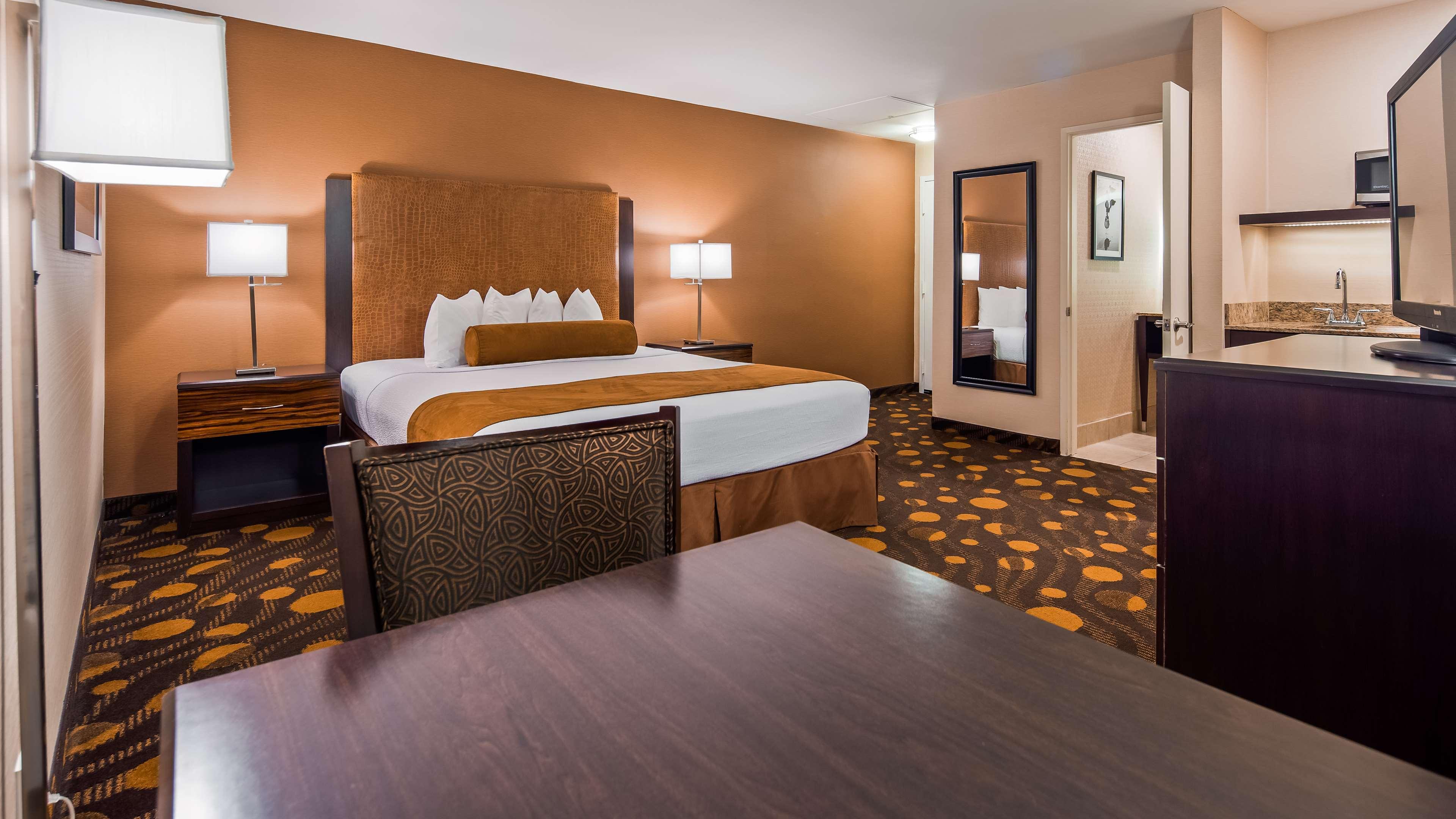 Best Western Plus Suites Hotel Coronado Island Exterior photo