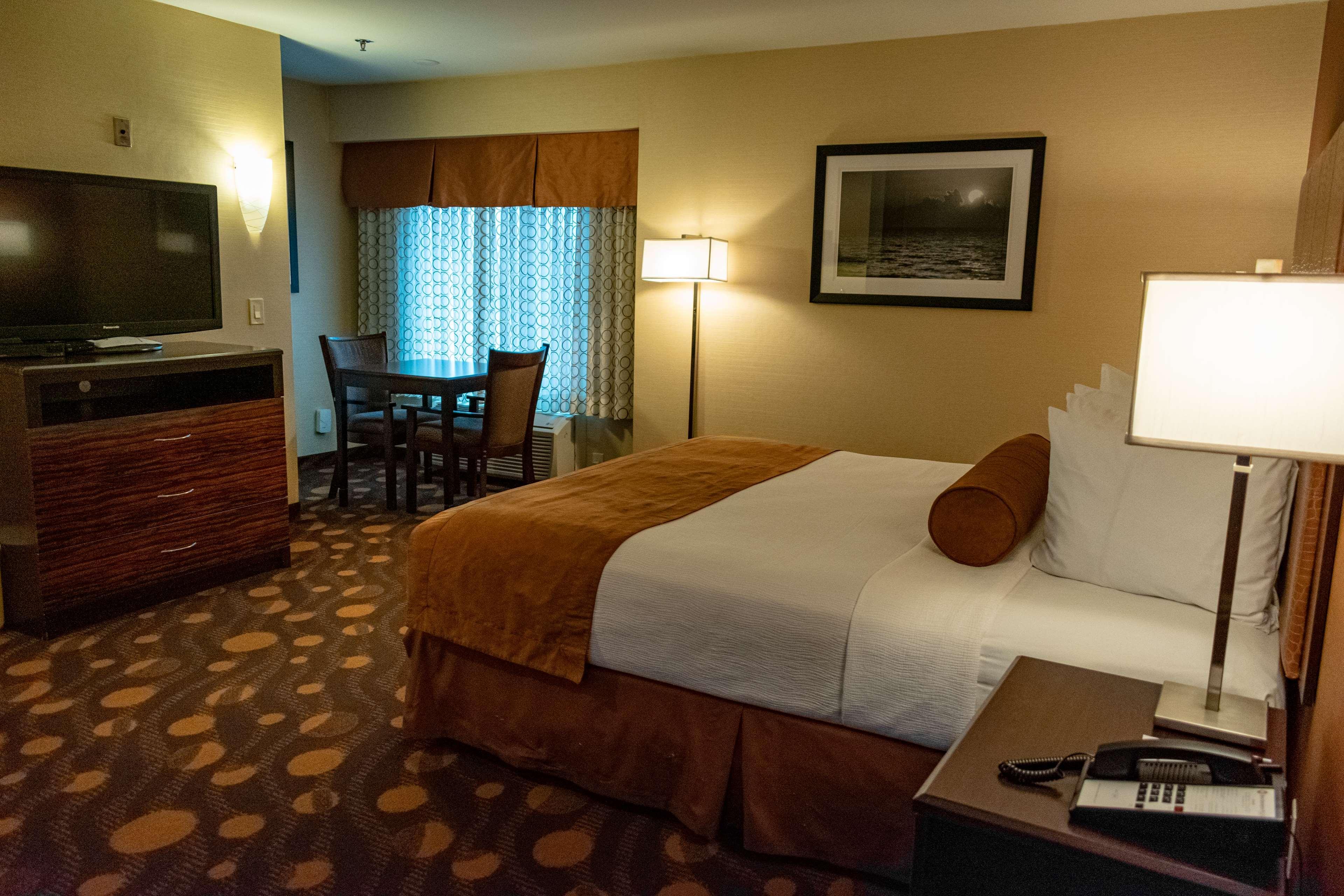 Best Western Plus Suites Hotel Coronado Island Exterior photo