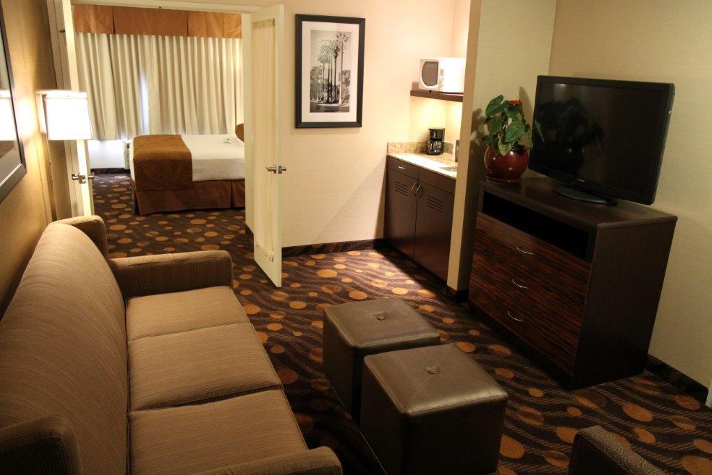 Best Western Plus Suites Hotel Coronado Island Exterior photo