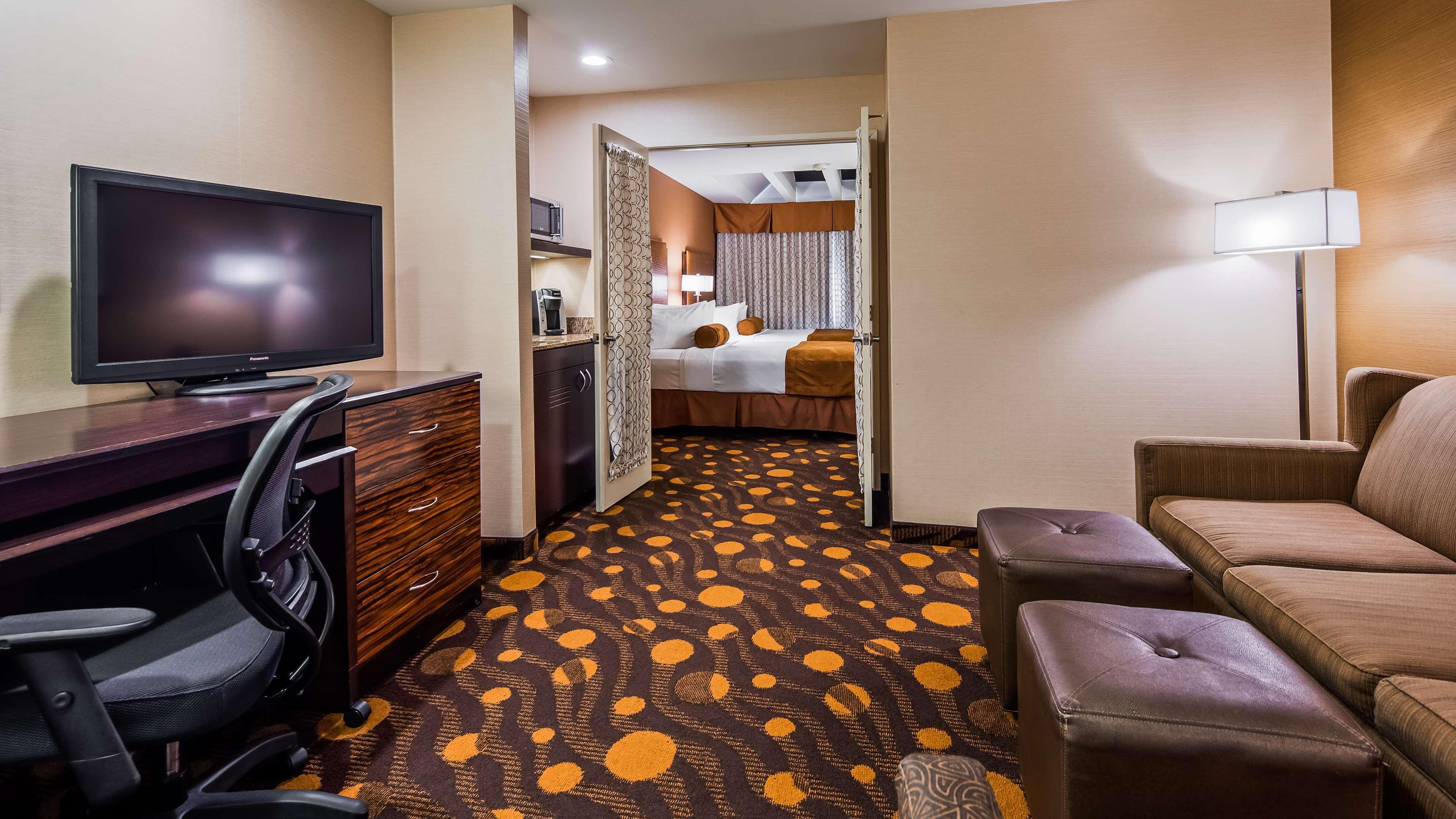 Best Western Plus Suites Hotel Coronado Island Exterior photo