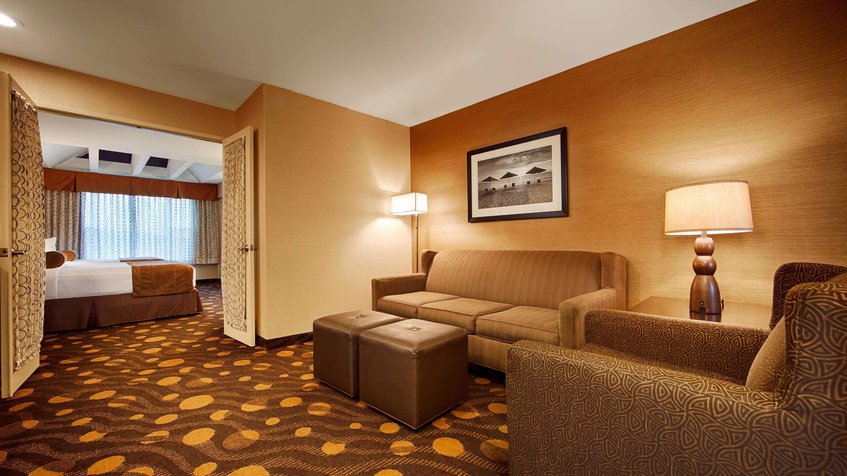 Best Western Plus Suites Hotel Coronado Island Exterior photo