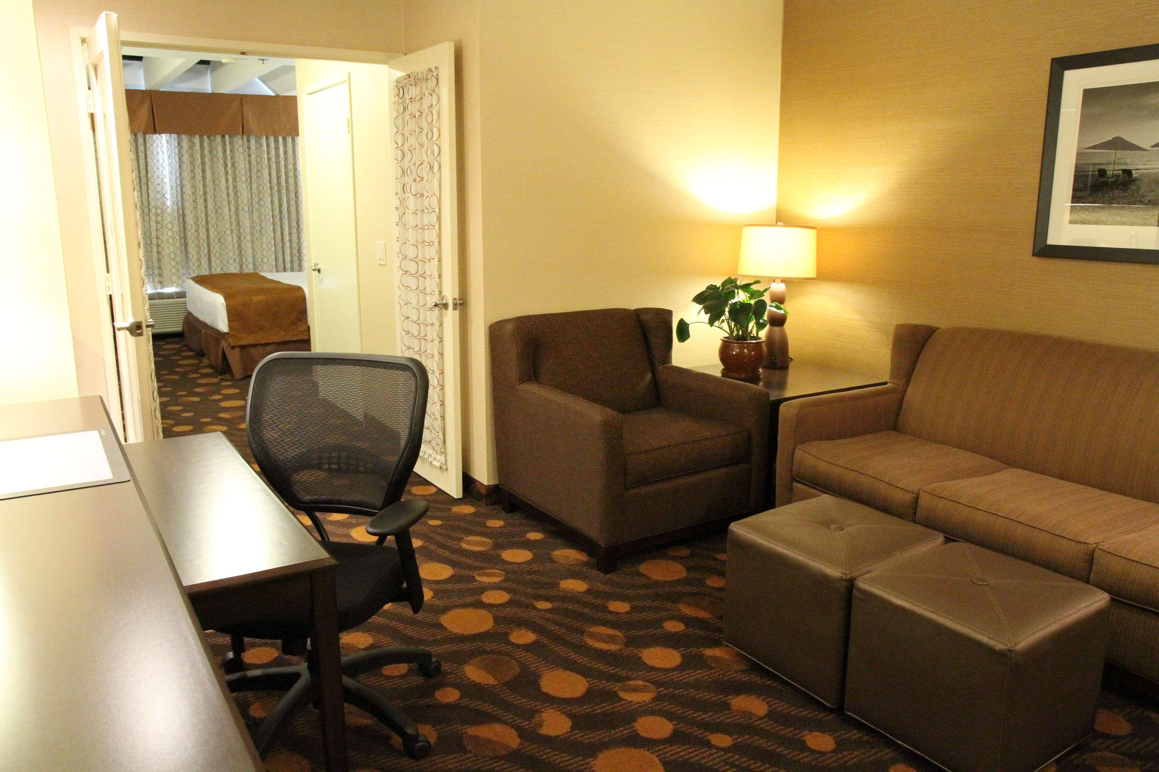 Best Western Plus Suites Hotel Coronado Island Exterior photo