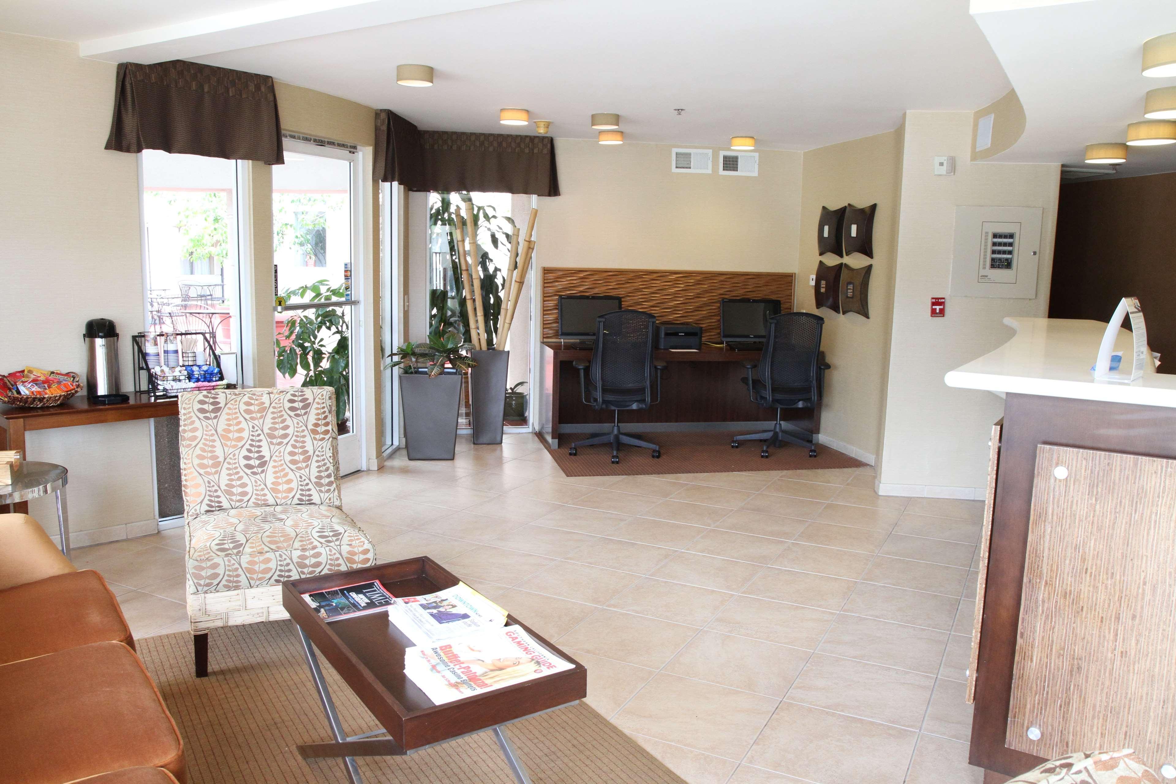 Best Western Plus Suites Hotel Coronado Island Exterior photo
