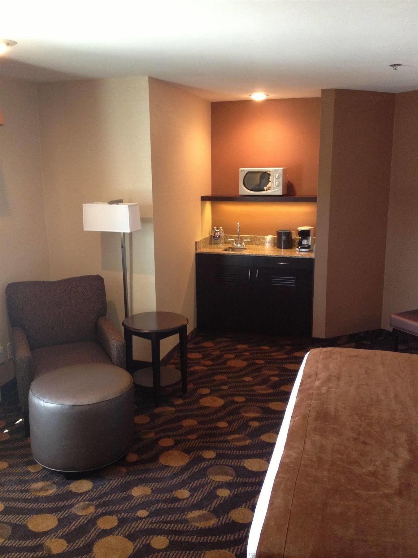 Best Western Plus Suites Hotel Coronado Island Exterior photo