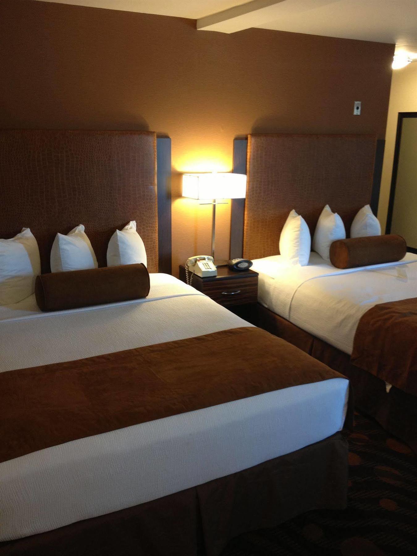 Best Western Plus Suites Hotel Coronado Island Exterior photo