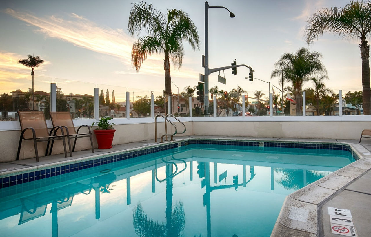Best Western Plus Suites Hotel Coronado Island Exterior photo